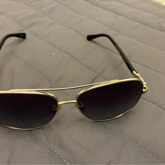 Stylish Aviator Sunglasses with Case-Coach Coach HC8326 C6194 M (52 - 20) with Grey lenses and Black  main image 2